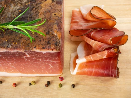 Le Speck : bienfaits, calories et utilisation en cuisine