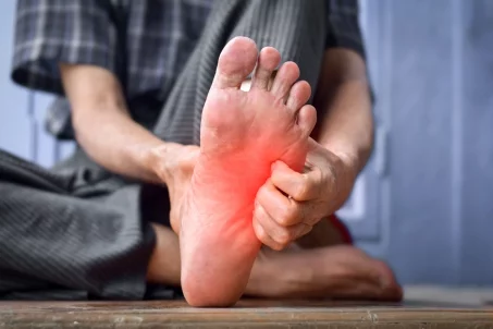 J’ai souvent mal aux pieds : quelles sont les causes fréquentes ?