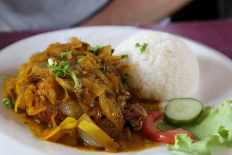 Comment faire un poulet yassa léger ?