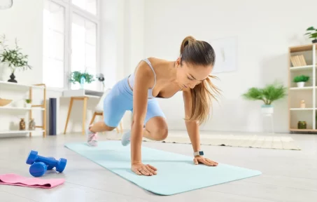 5 exercices de gainage sur les genoux 