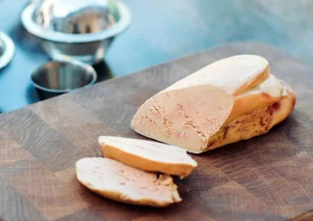 Combien de temps avant faut-il sortir le foie gras du frigo avant de le servir ?