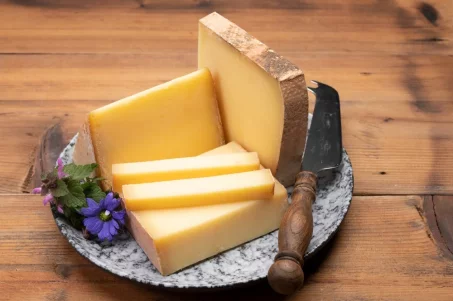 Est-ce que le comté est pasteurisé ? 