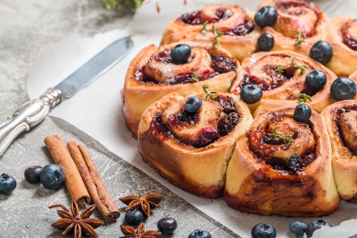 Recette Brioche roulée framboises et pistaches