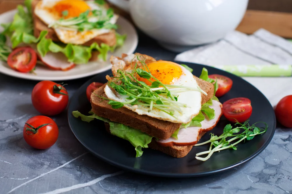 Recette B.O.L.T (bacon, oeuf, laitue, tomate)