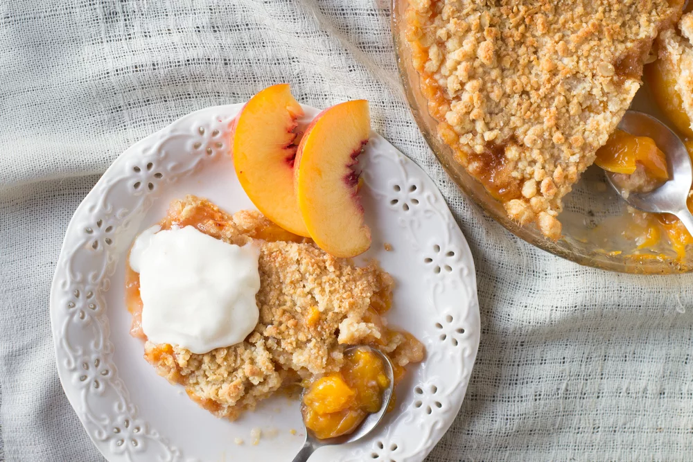 Recette Crumble pêche burrata. 