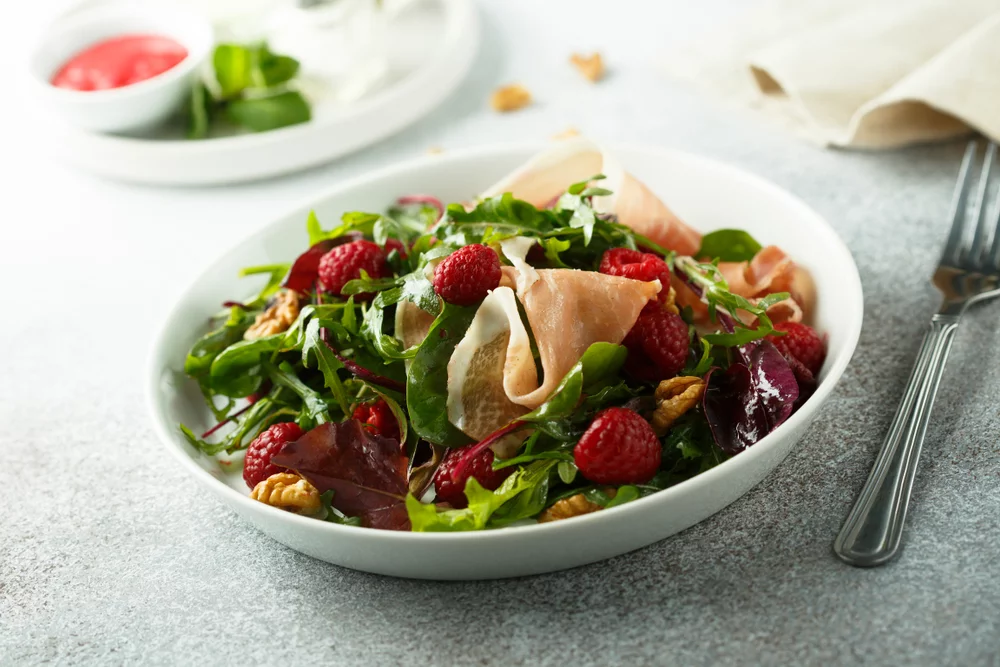 Recette Salade jambon cru, noix et baies